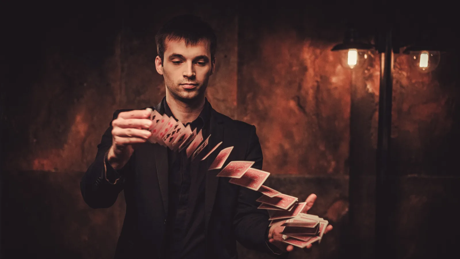 Bartow-Pell Marks 100 Years Since Houdini's Death With a Halloween Week Magic Show