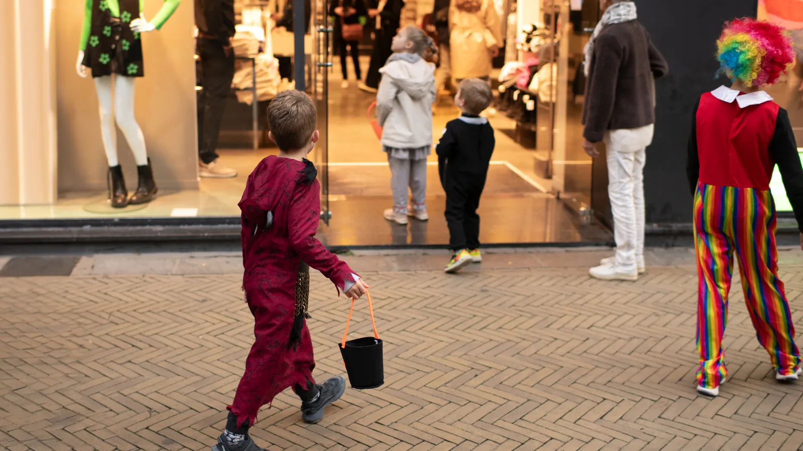 Dumboween Brings a Costume Parade to the Archway and Candy at More Than 60 DUMBO Shops on Oct. 31