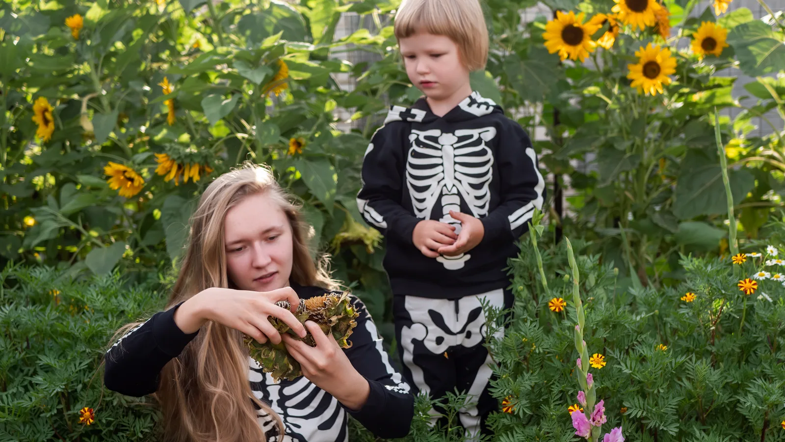 This Week in Flushing: Halloween in the Garden, a Kissena Park Forest Workday and a Play Made at the Library